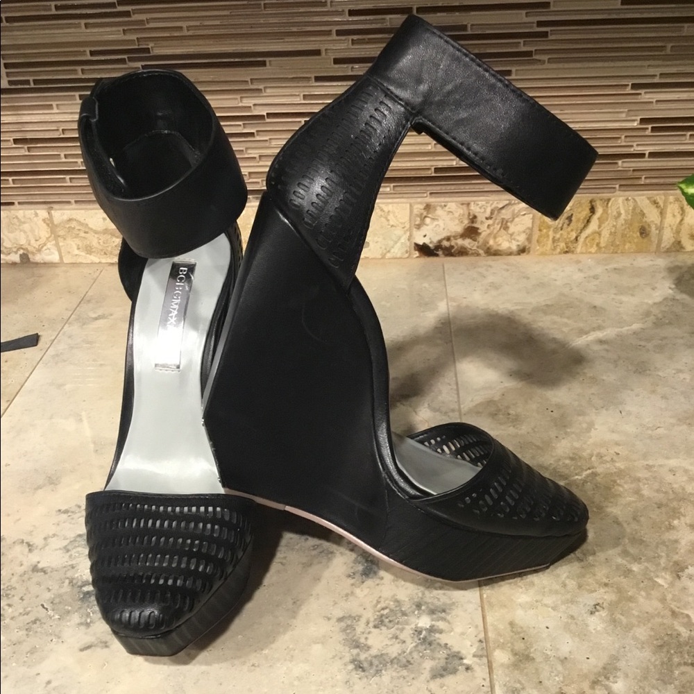 BCBG MaxAzria leather wedges. sz 5